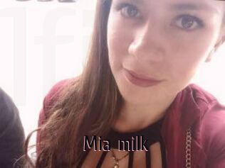 Mia_milk